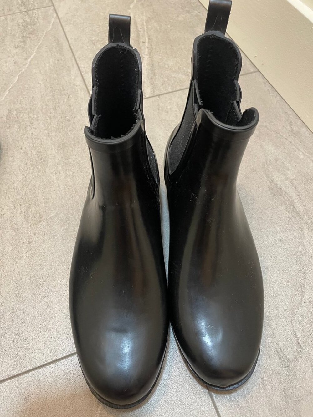 Black Rubber Chelsea Boots size 7-8
